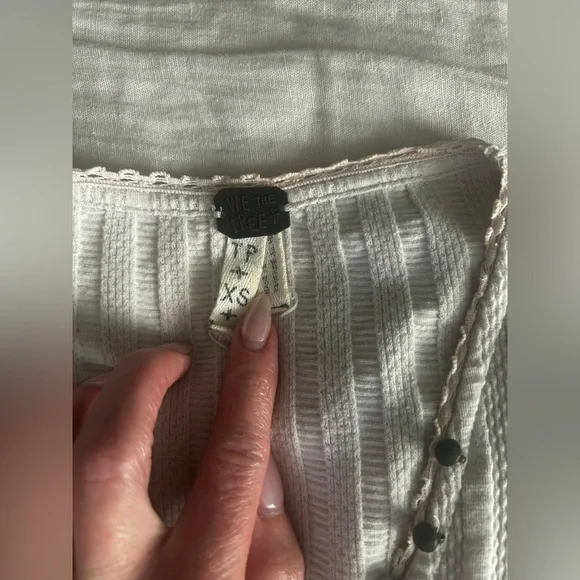 Free People: Long Sleeve Buttoned & Lace Top, Size: XS - Picture 4 of 4